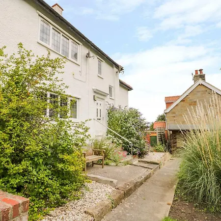 Daire Stakesby House 1 *